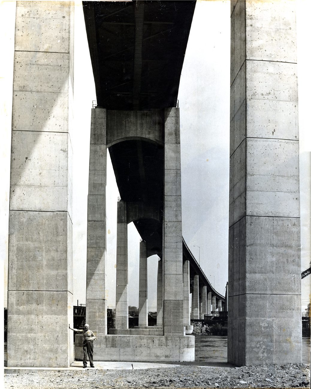 International Bridge under Canadian Approach - Yrjö Petäinen